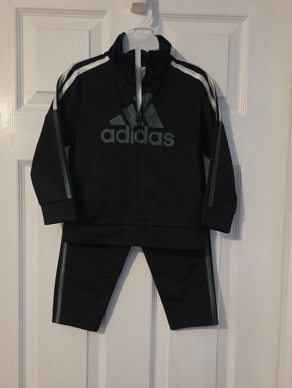 NWT adidas Kids Black & Dark Green Sweatpants Jogger Set 2T